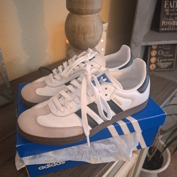 Adidas Samba White and Black Trainers - Picture 1 of 3